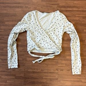 BRANDY MELVILLE LONG SLEEVE WRAP TOP WHITE WITH FLOWERS